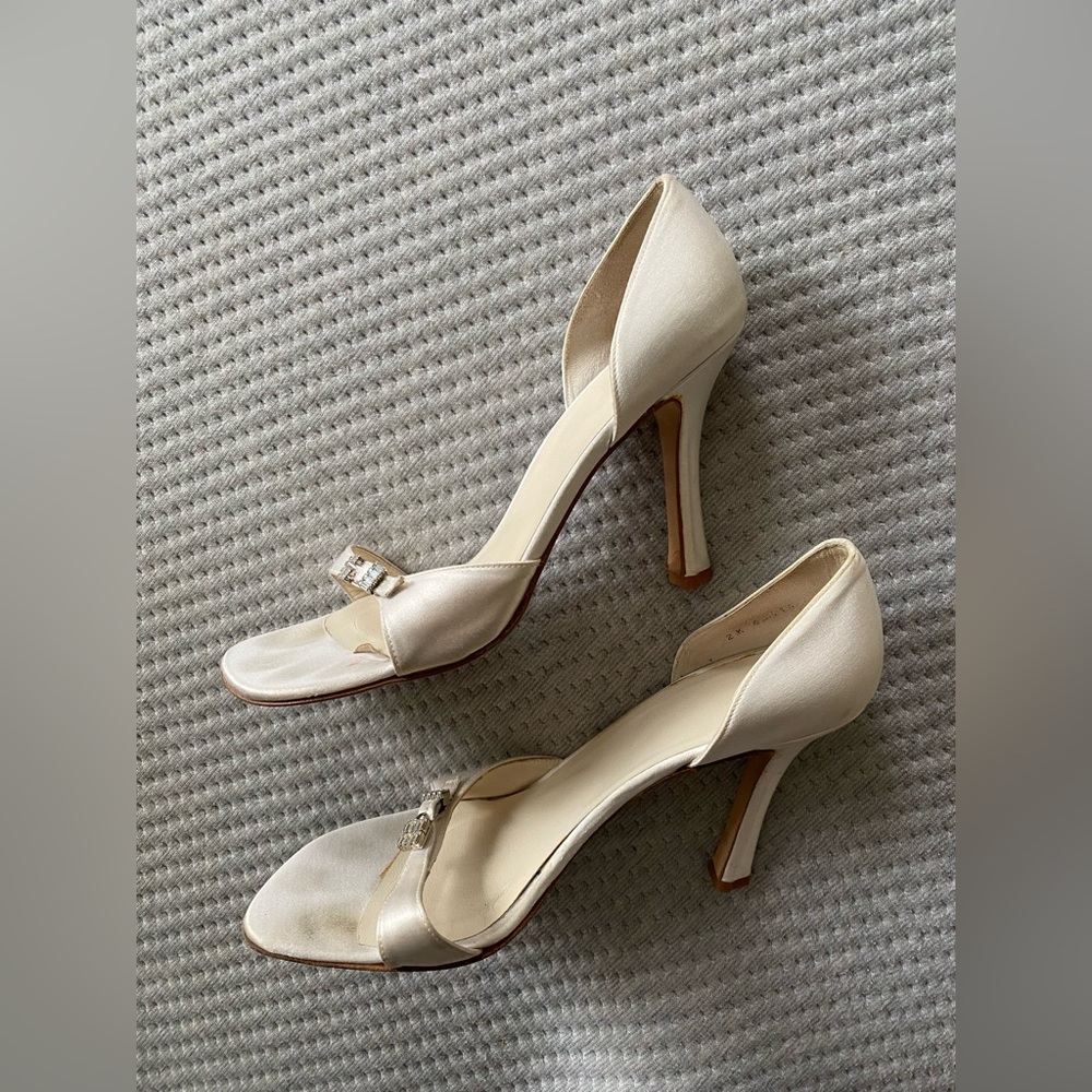 VERA WANG WEDDING OPEN TOE HEELS SATIN SANDALS 8.5
